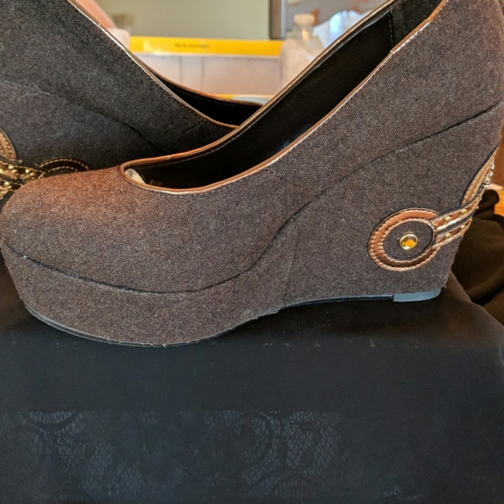 Shoes - Picture 3 of 4